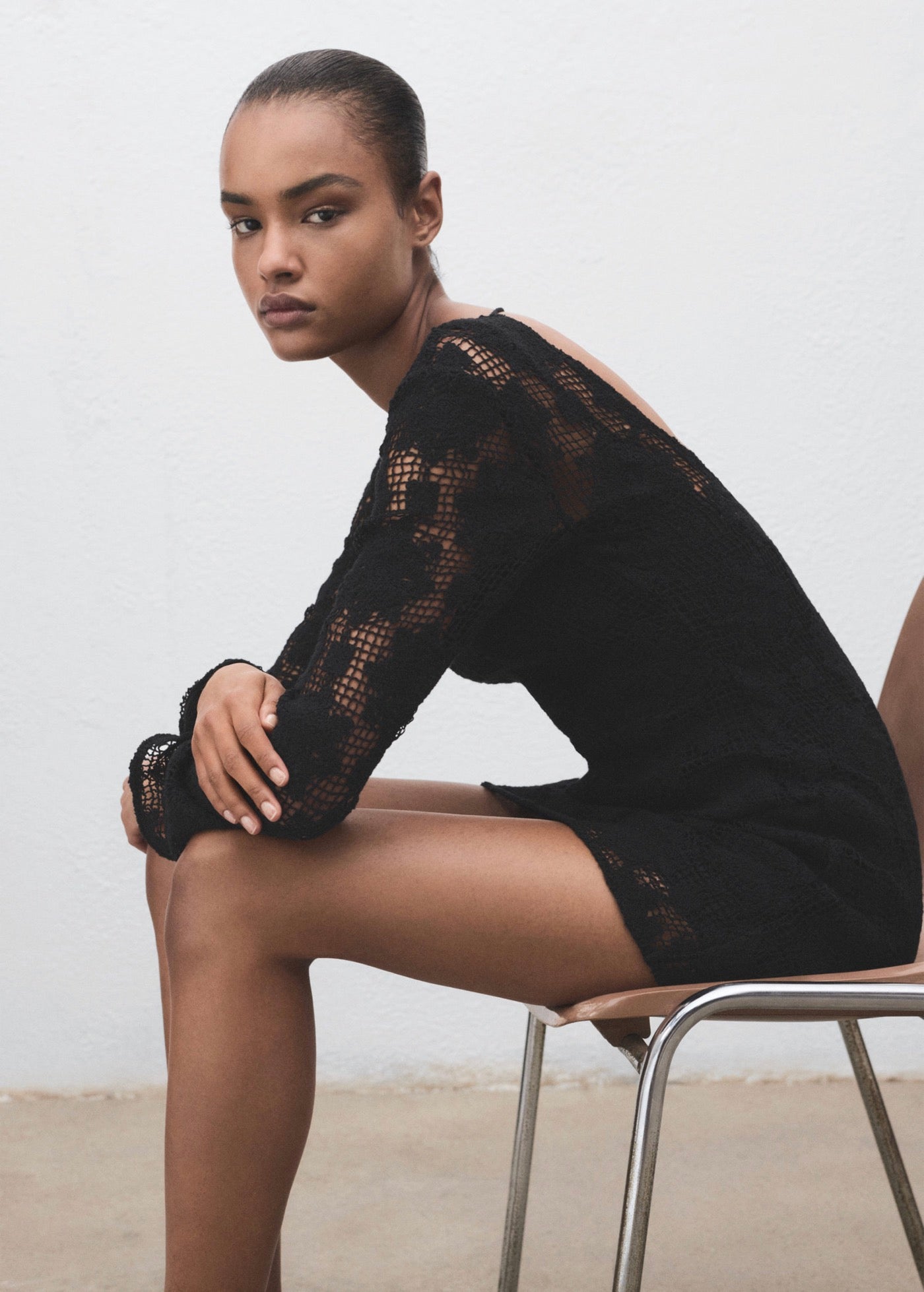 Robe Crochet Décolletée Dans Le Dos