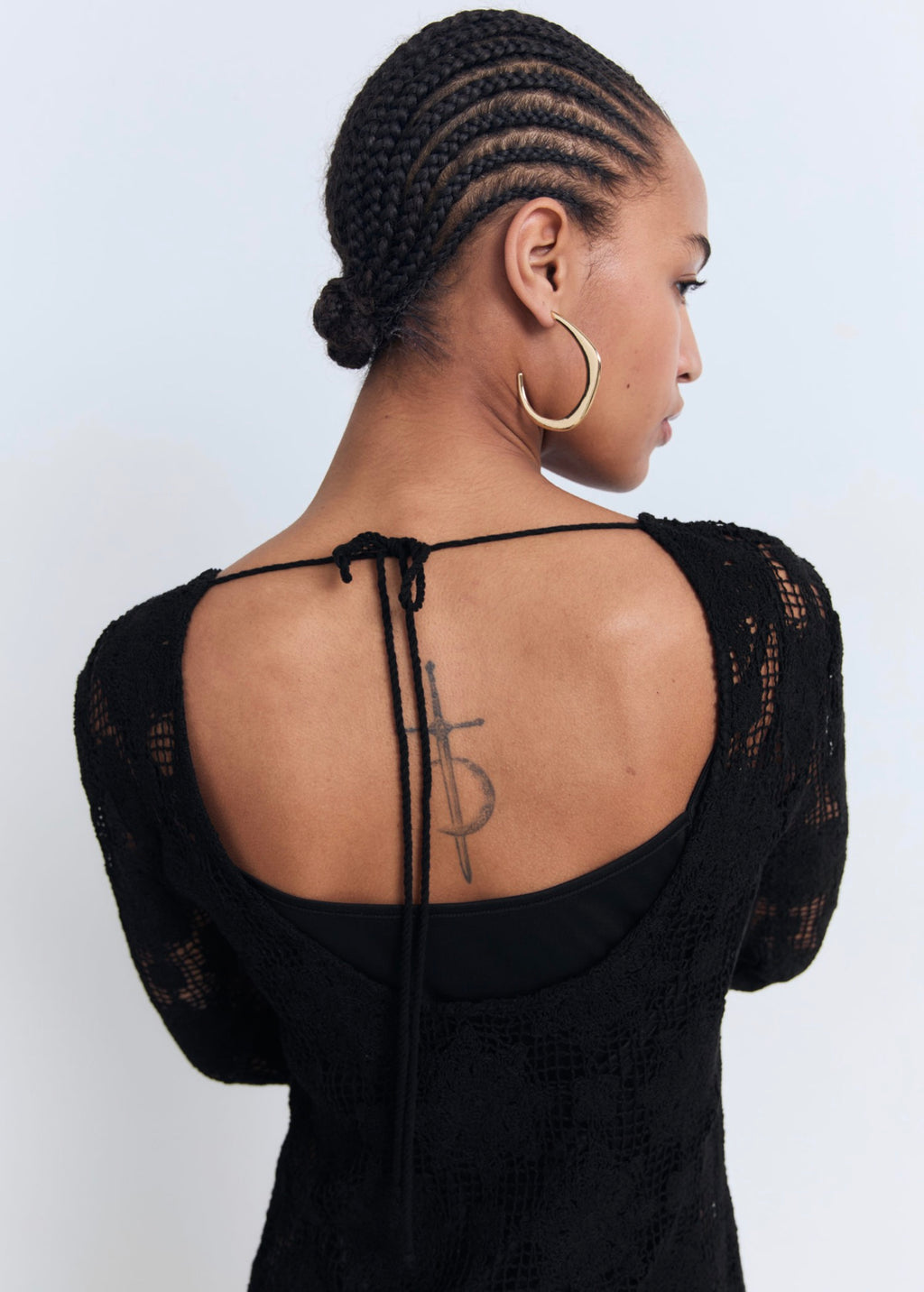 Robe Crochet Décolletée Dans Le Dos