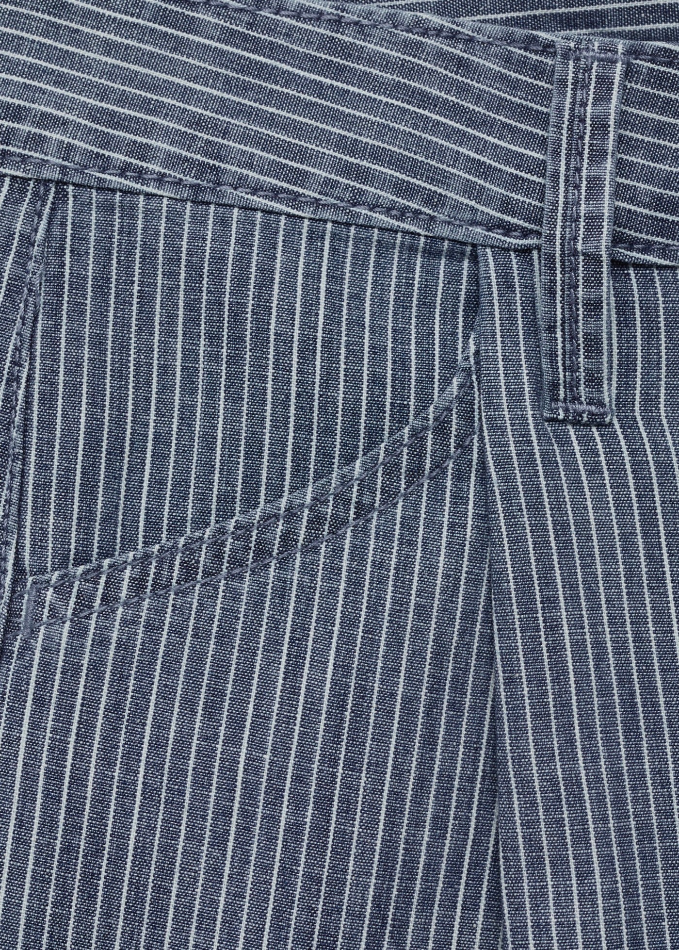 Short Denim À Pinces Et Rayures