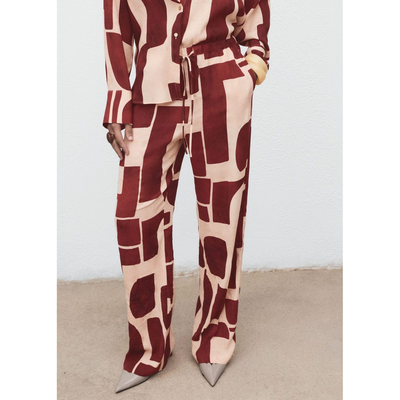 Pantalón Fluido Con Estampado Geométrico