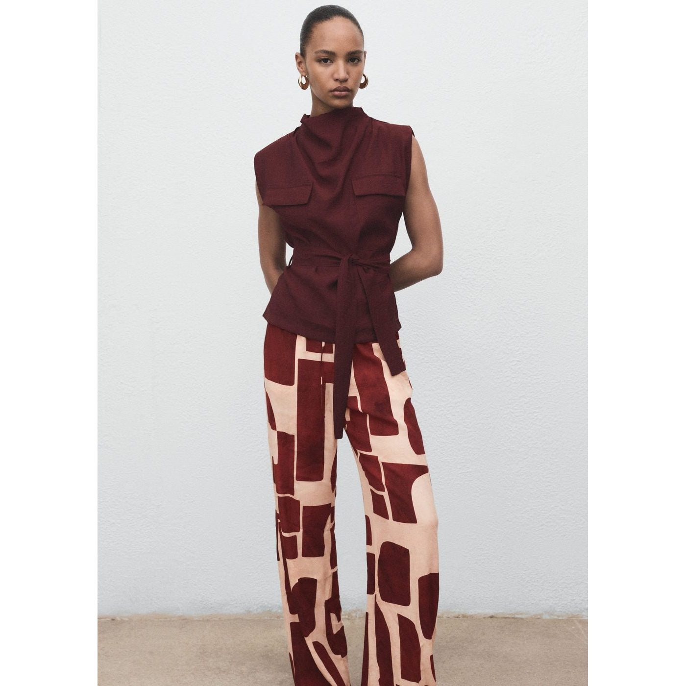 Pantalón Fluido Con Estampado Geométrico