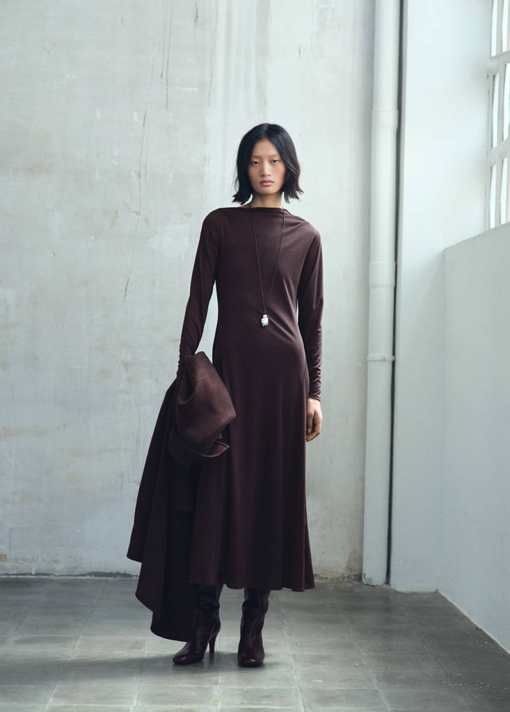 Robe Évasé Col Asymétrique