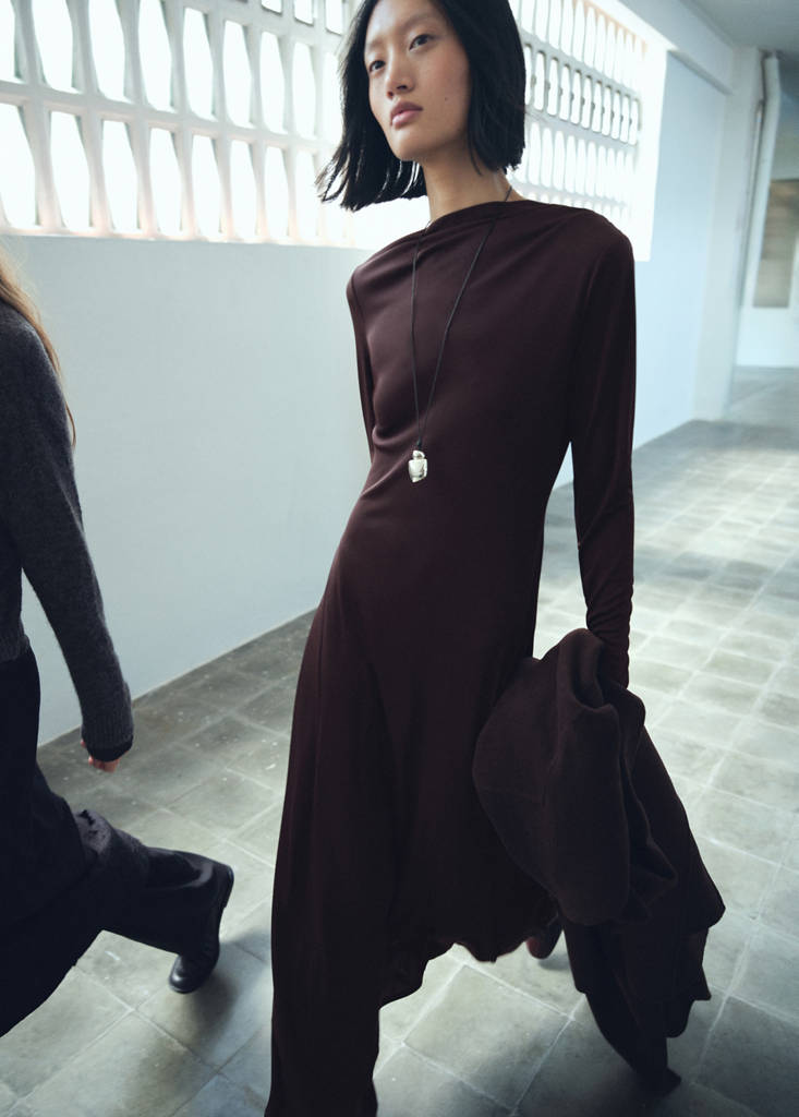 Robe Évasé Col Asymétrique
