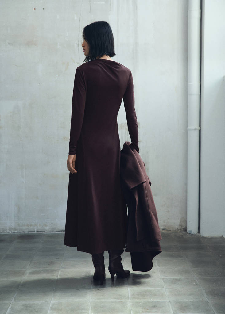 Robe Évasé Col Asymétrique