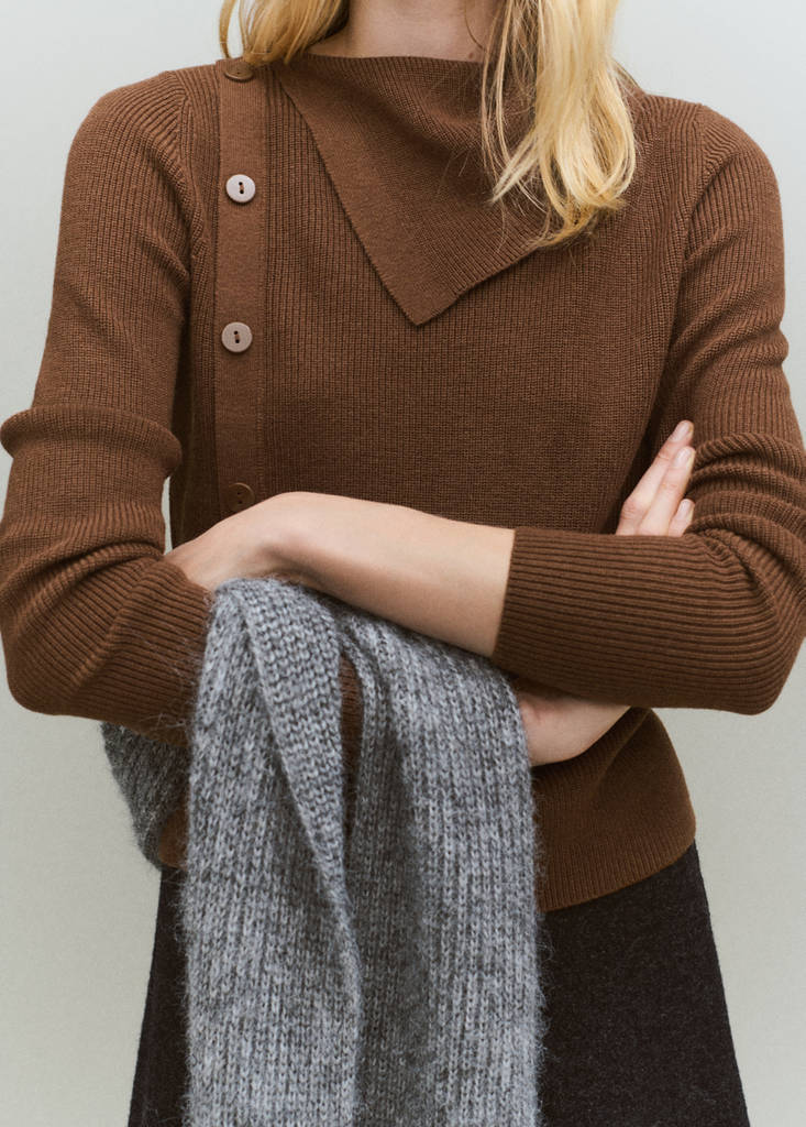 Pull Col Asymétrique Boutons