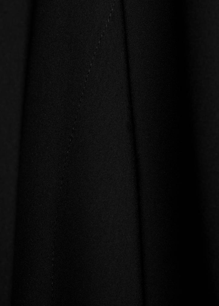 Robe À Manches Asymétriques Et Col Montant