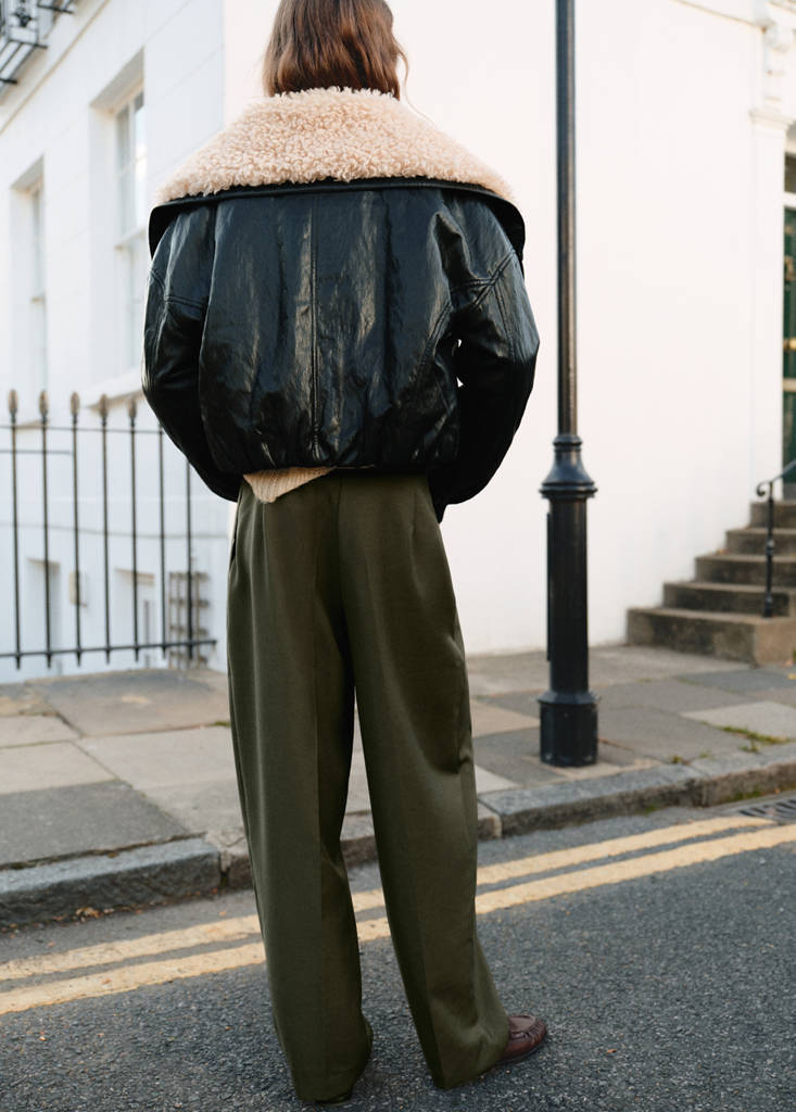 Pantalon À Pinces Et Détail De Boutons