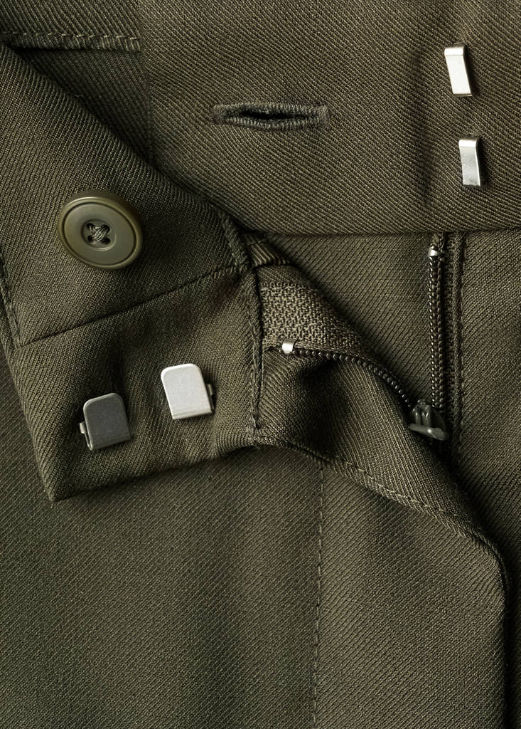 Pantalon À Pinces Et Détail De Boutons