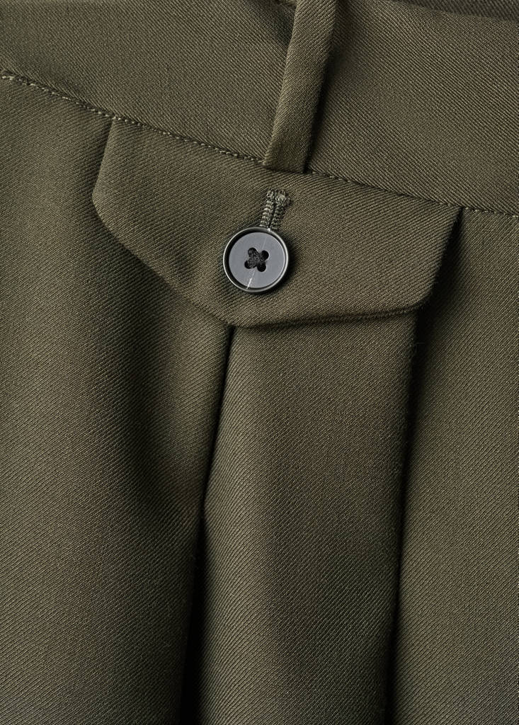 Pantalon À Pinces Et Détail De Boutons