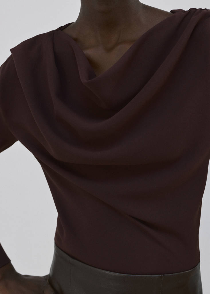 Blouse À Col Asymétrique