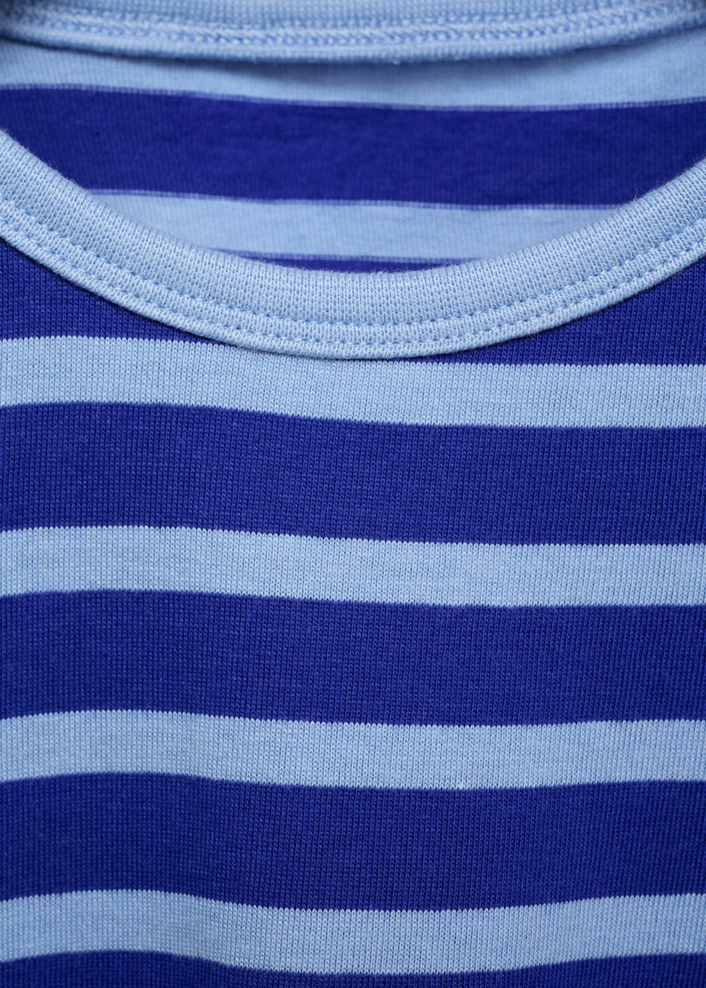 Camiseta Cutoutr Azul Eléctrico - Niña