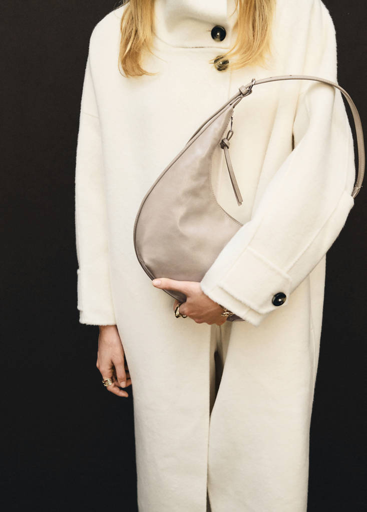 Bolso De Hombro Mediano Ovalado