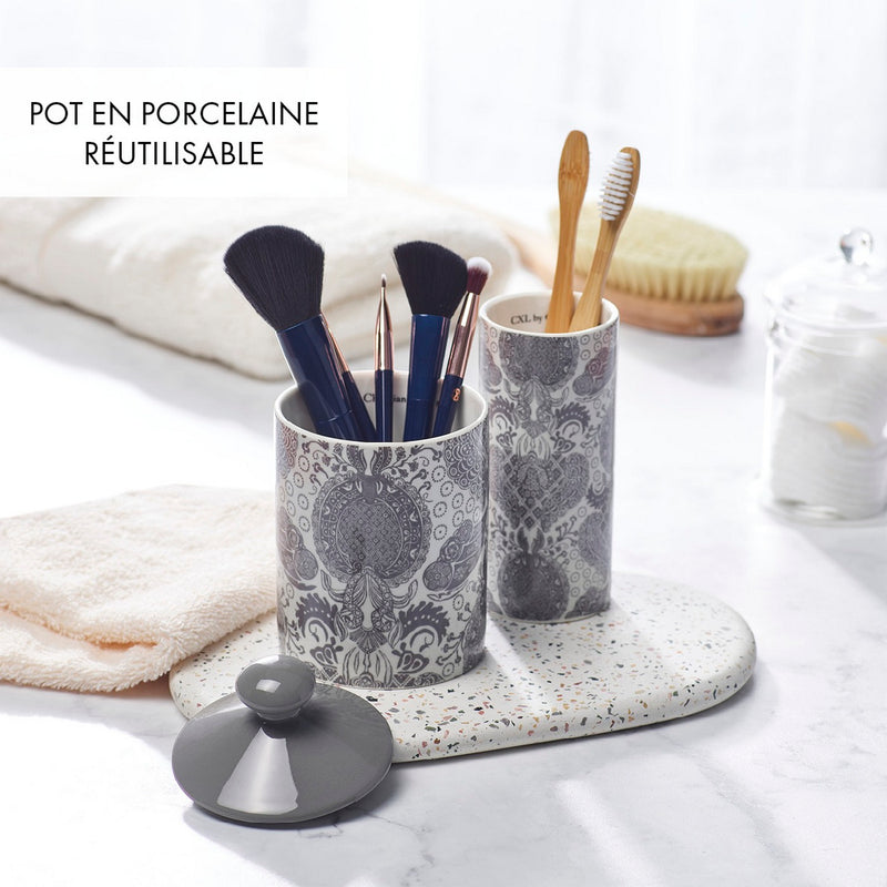 Arles - Bougie Parfumée En Pot De Porcelaine - Arles Gris - Cèdre Blanc - Durée De Combustion 65H
