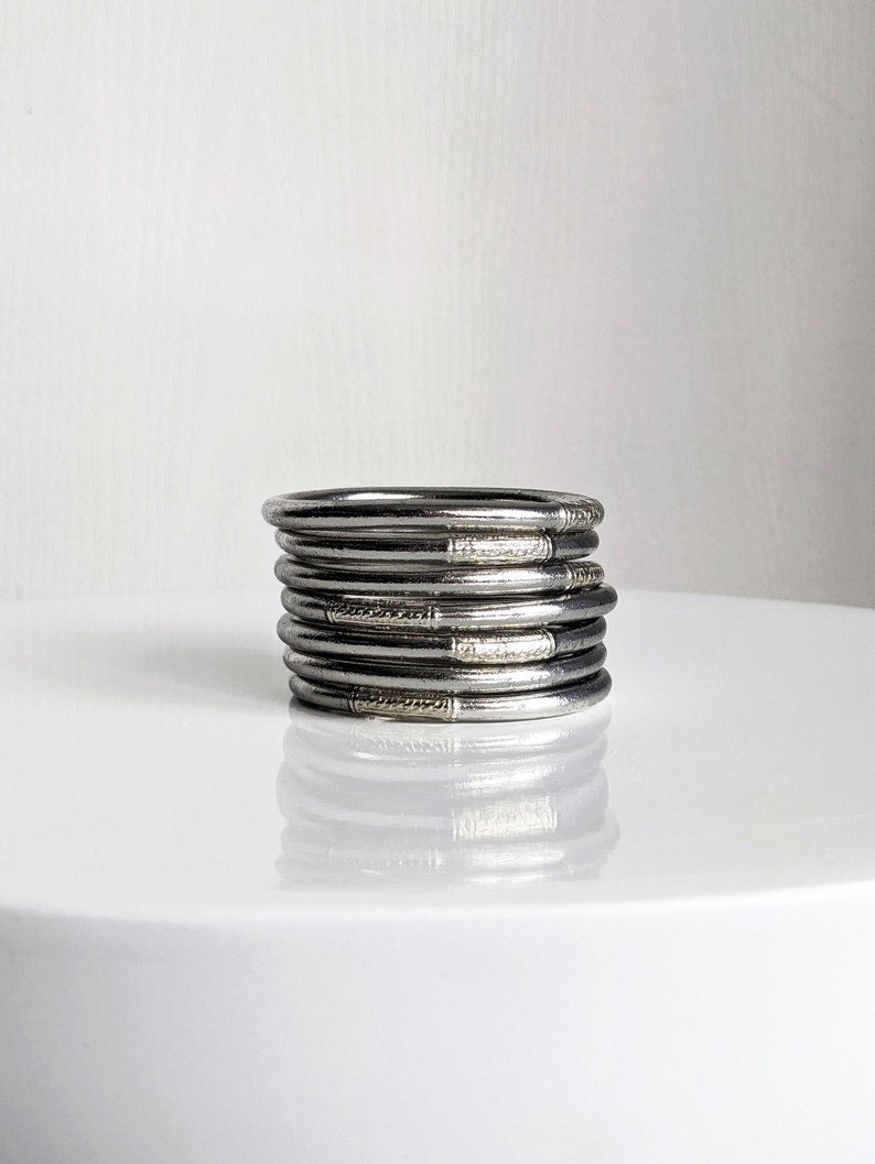 Brazalete budista - mantra dorado plateado