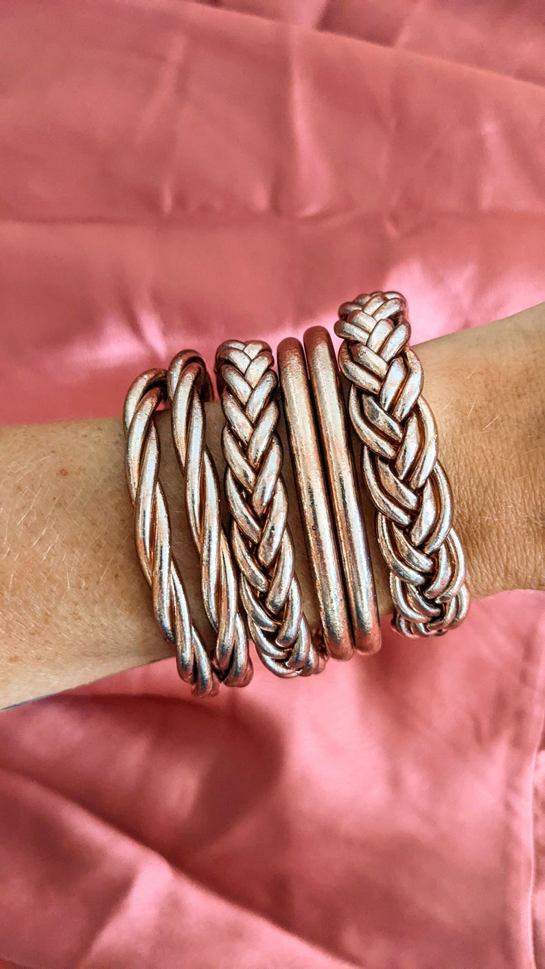 Twisted Buddhist bangle - champagne