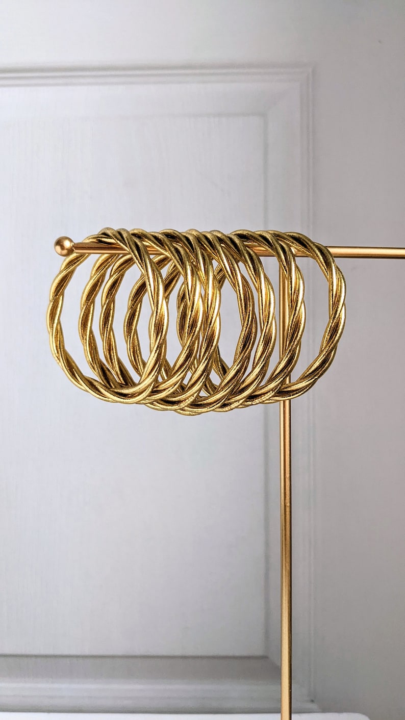 Brazalete budista retorcido - oro claro