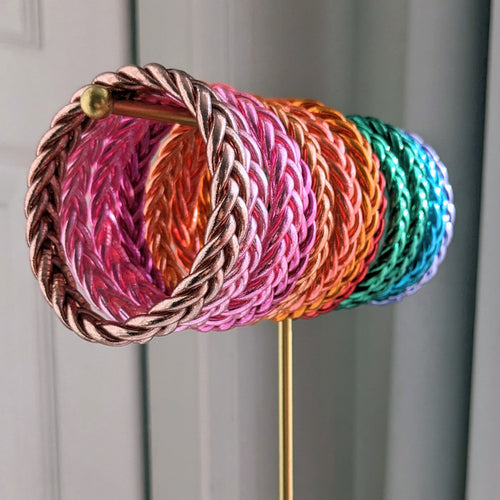 Brazalete budista trenzado - rojo pasión