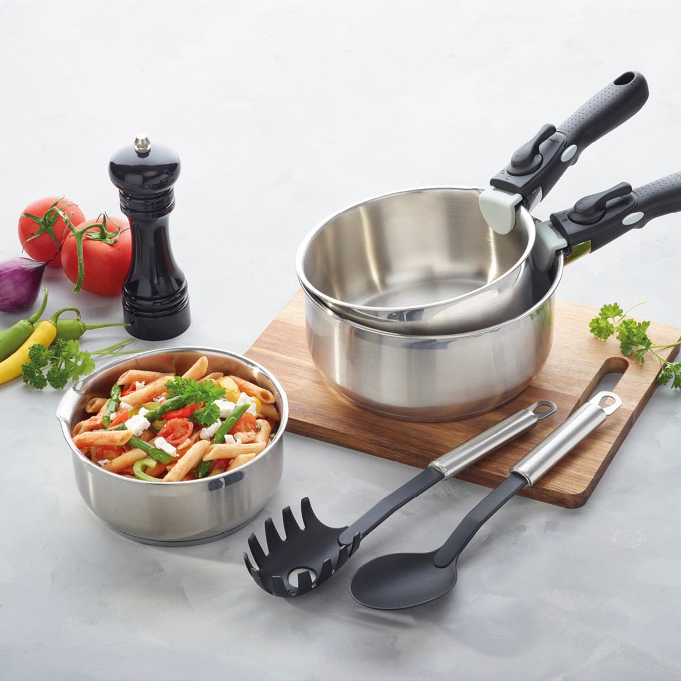 Set of 3 Stainless Steel Saucepans + 3 Frying Pans + 1 Removable Handle + 3 Colander Lids with Stainless Steel Handle - Silver