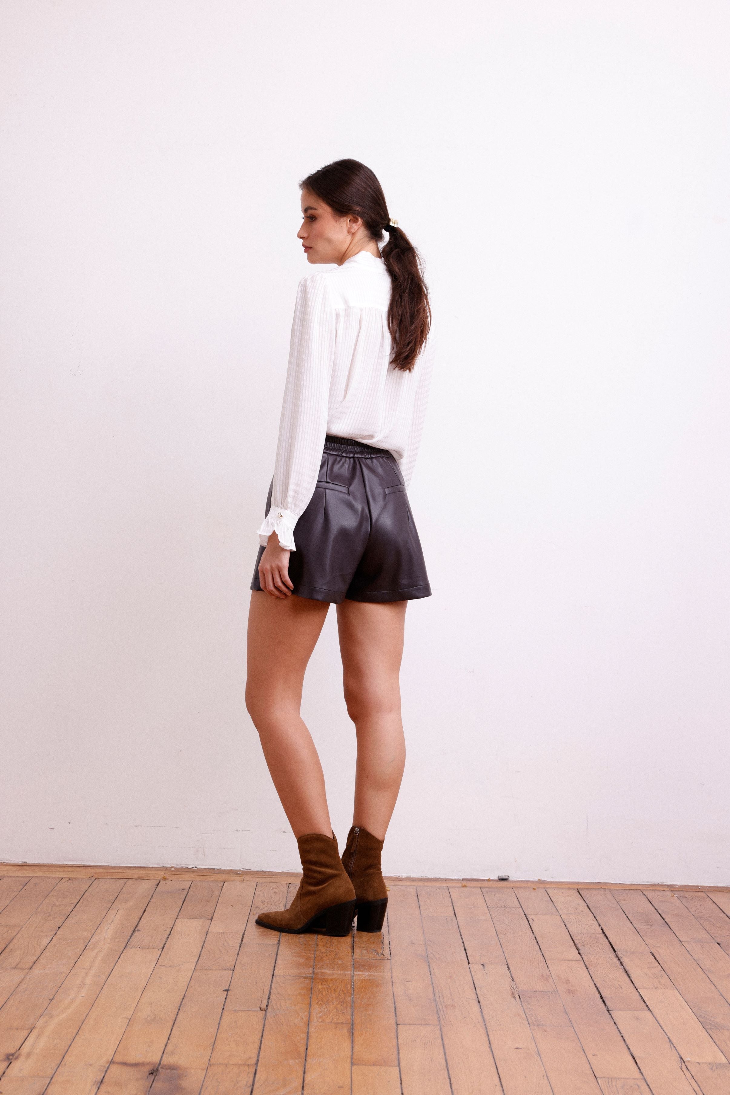 Short Britney Choco Cuero Sintético