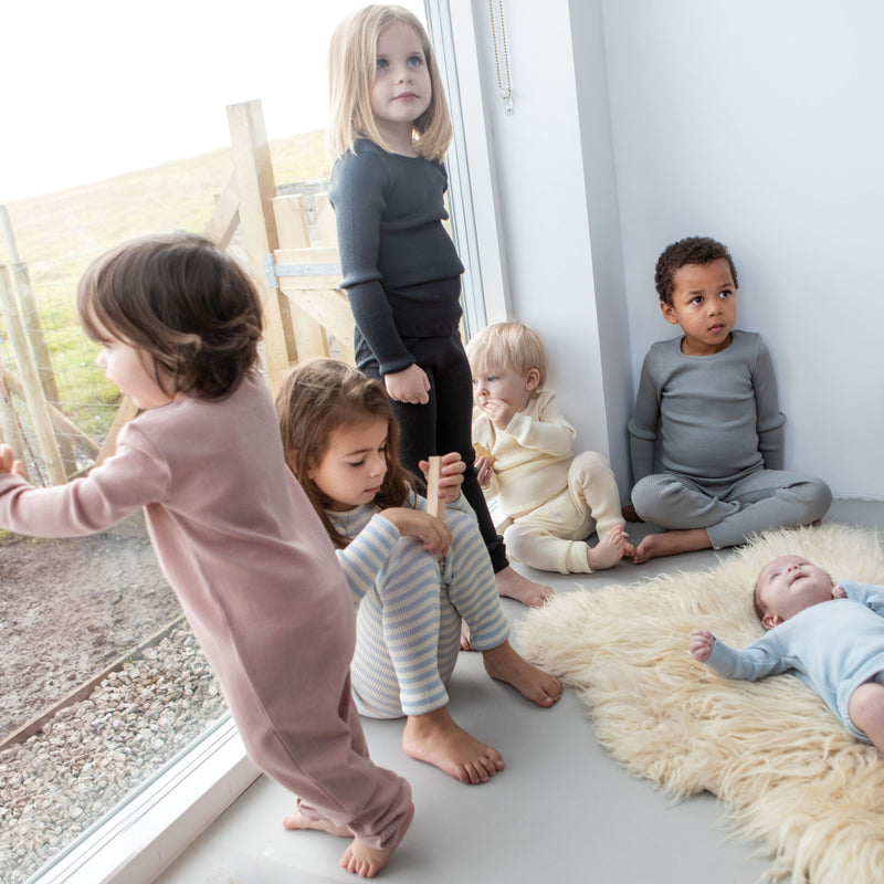 Camiseta Atlantic de lana merino verde oscuro - Selección Minimalisma disponible en amaetc.com, concept store ecológico para niños