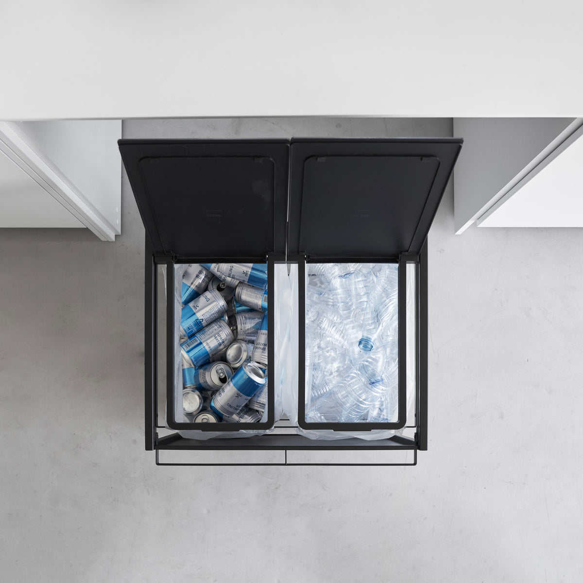 Cubo De Basura De 2 Compartimentos Tower Con Ruedas - Negro