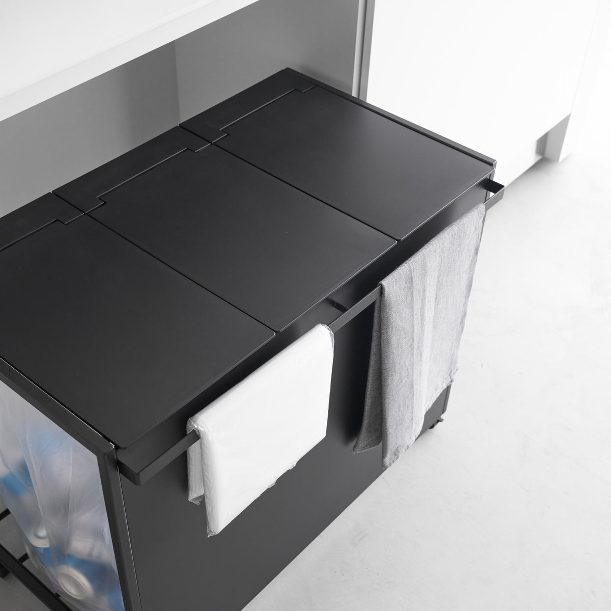 Cubo De Basura De 3 Compartimentos Tower Con Ruedas - Negro