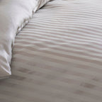 Housse De Couette + Taies D'Oreiller Satin De Coton Rayure Tissé Dobby - Taupe - Dobby Stripe Woven