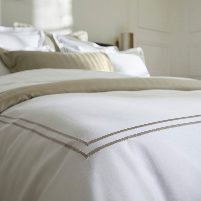 Paris - Housse De Couette + Taie D'Oreiller - Satin De Coton - Taupe / Blanc