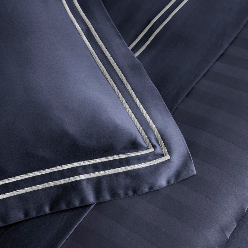 Paris - Housse De Couette + Taie D'Oreiller - Satin De Coton - Blanc / Bleu Foncé