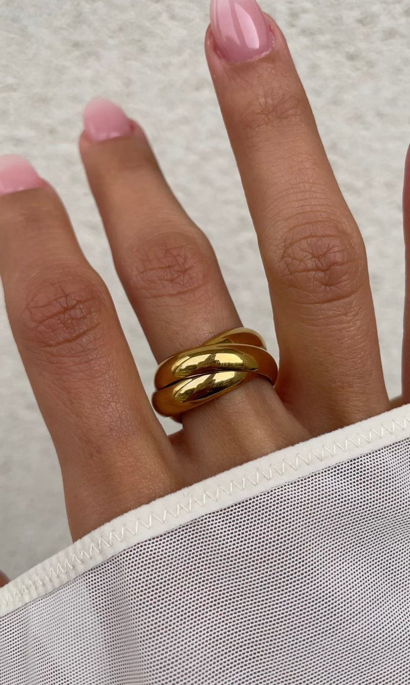 Anillo con cordones atrevidos