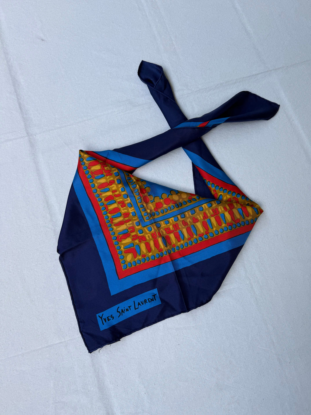 Bufanda Yves Saint Laurent – Estampados gráficos coloridos