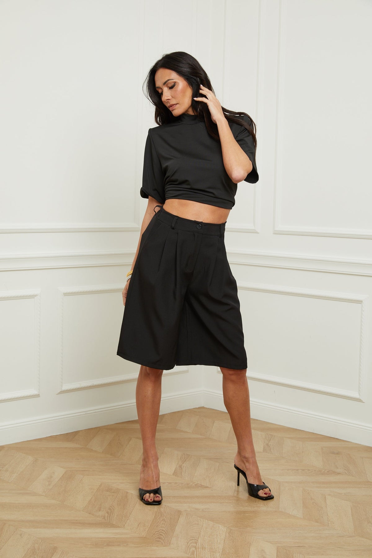 Bermuda Moon Noir