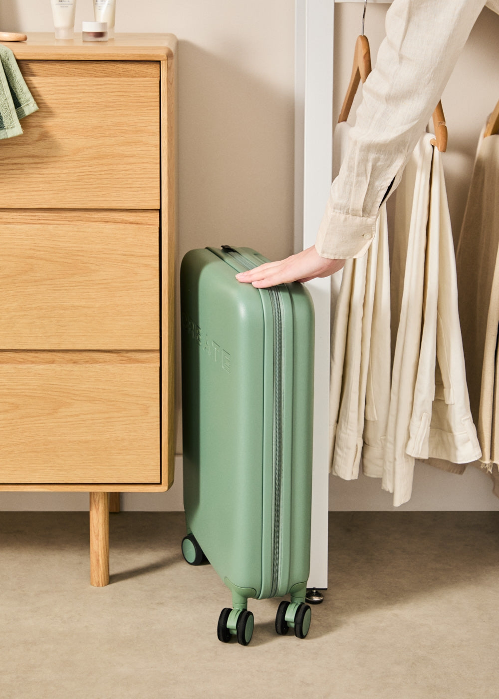 Luggage Studio Foldable - Maleta de cabina rígida plegable de policarbonato con cerradura TSA y ruedas multidireccionales - Verde