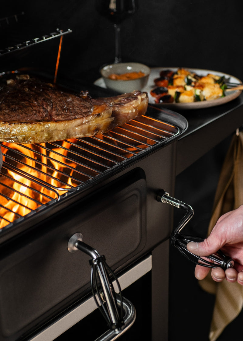 BBQ Smokey Pro - Barbacoa Ahumadora de Carbón con Parrilla Regulable y Mesa Auxiliar - Exclusiva