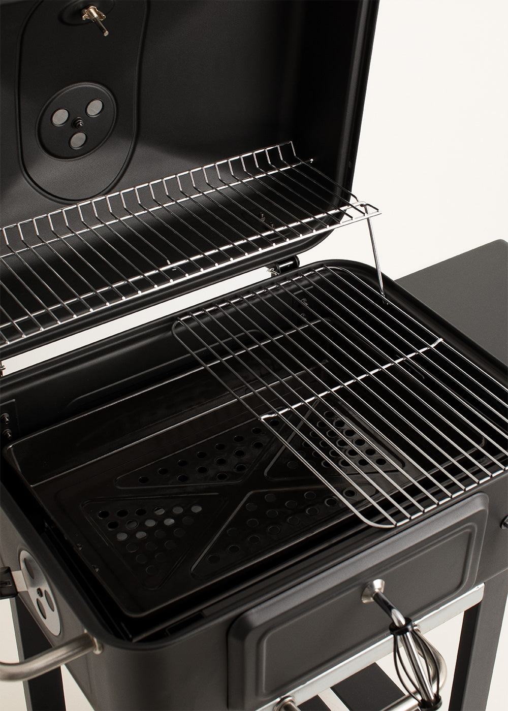 Bbq Smokey Pro - Charcoal Smoker Barbecue With Adjustable Grille And Side Table