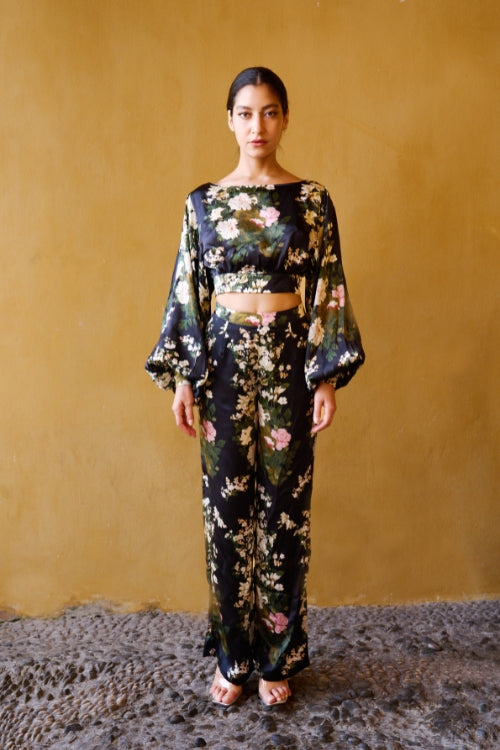 Top in raso con stampa di peonie cinesi – Nero