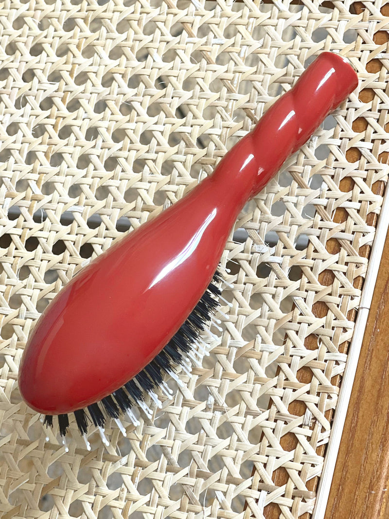 N.03 La Petite Brosse Cuir Chevelu Sensible L’Indispensable Douceur Terre Battue