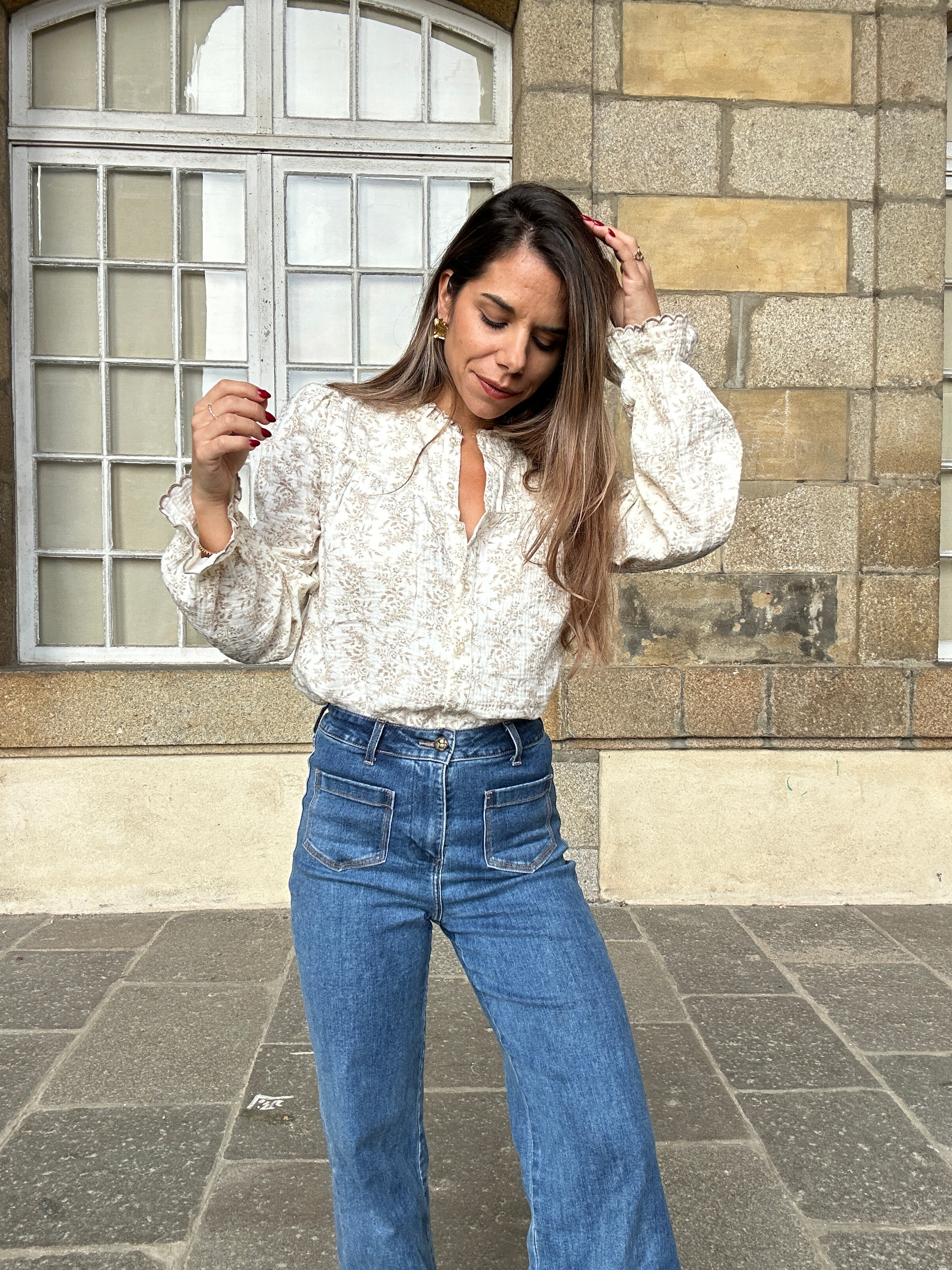 Amélia beige floral blouse