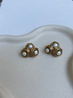 Boucles D’Oreilles Vintage - Résine Dorée Et Perles