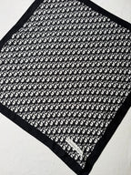 Foulard Christian Dior – Modèle Monogramme Noir