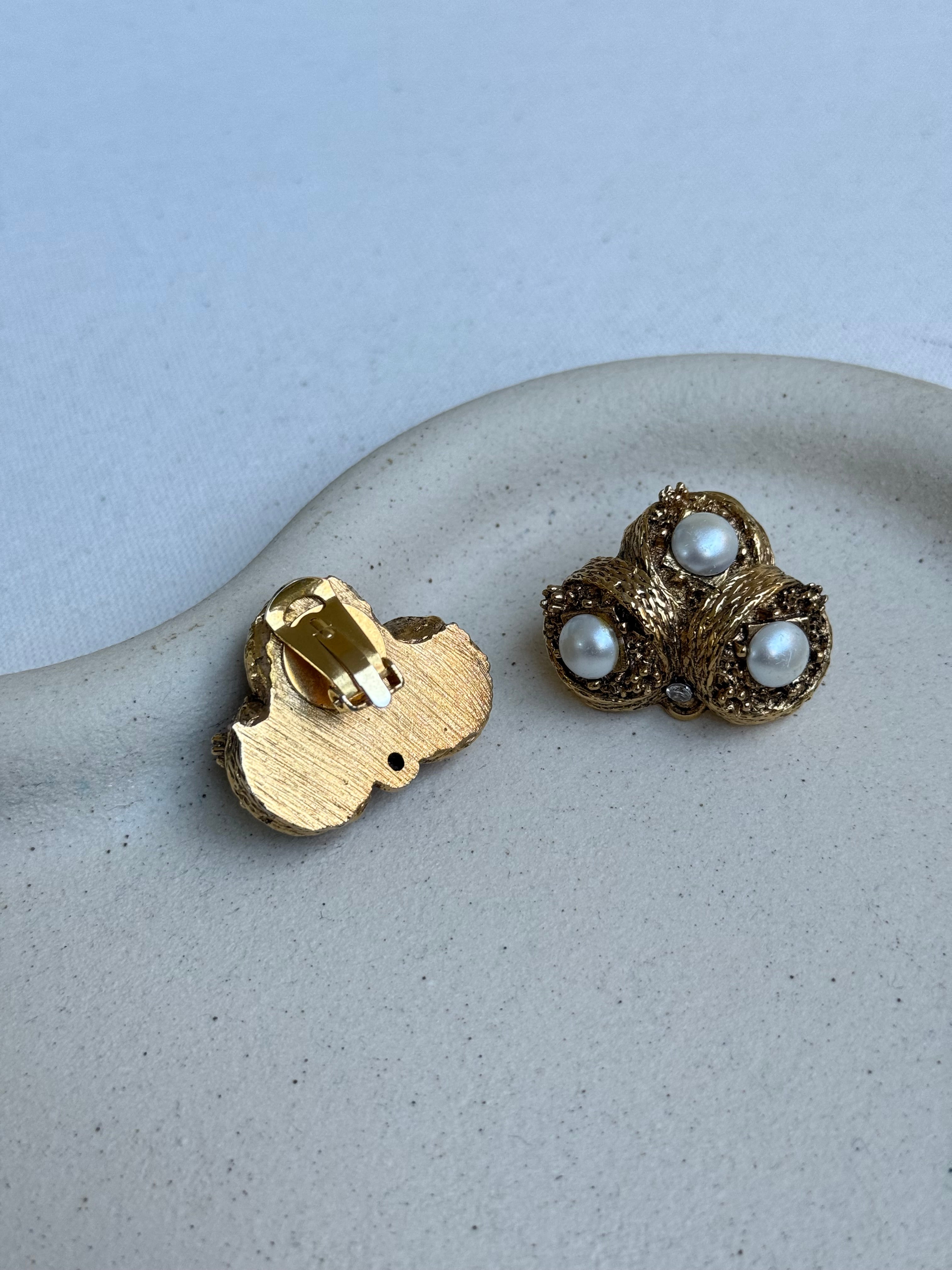 Boucles D’Oreilles Vintage - Résine Dorée Et Perles