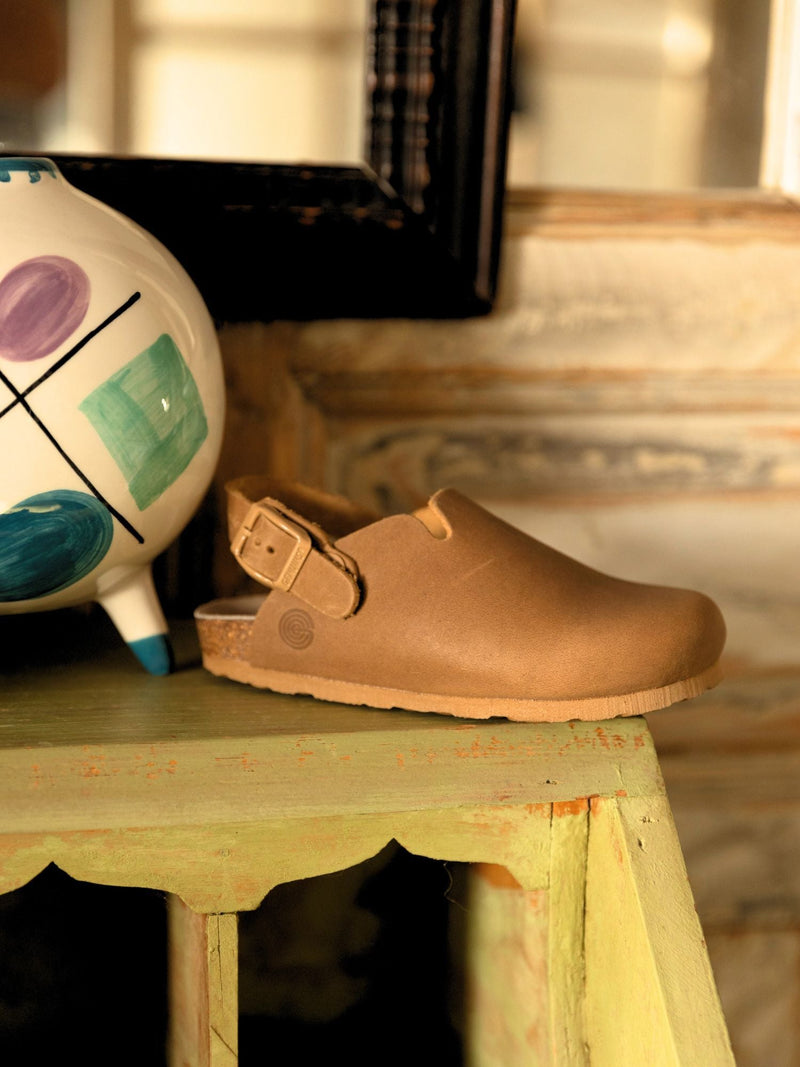 Zuecos Shetland de arcilla y cuero engrasado
