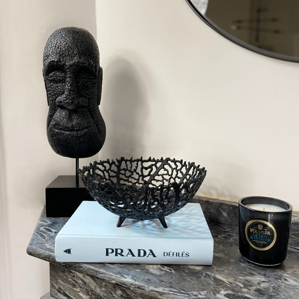 Estatua de rostro negro de madera sobre soporte Mask