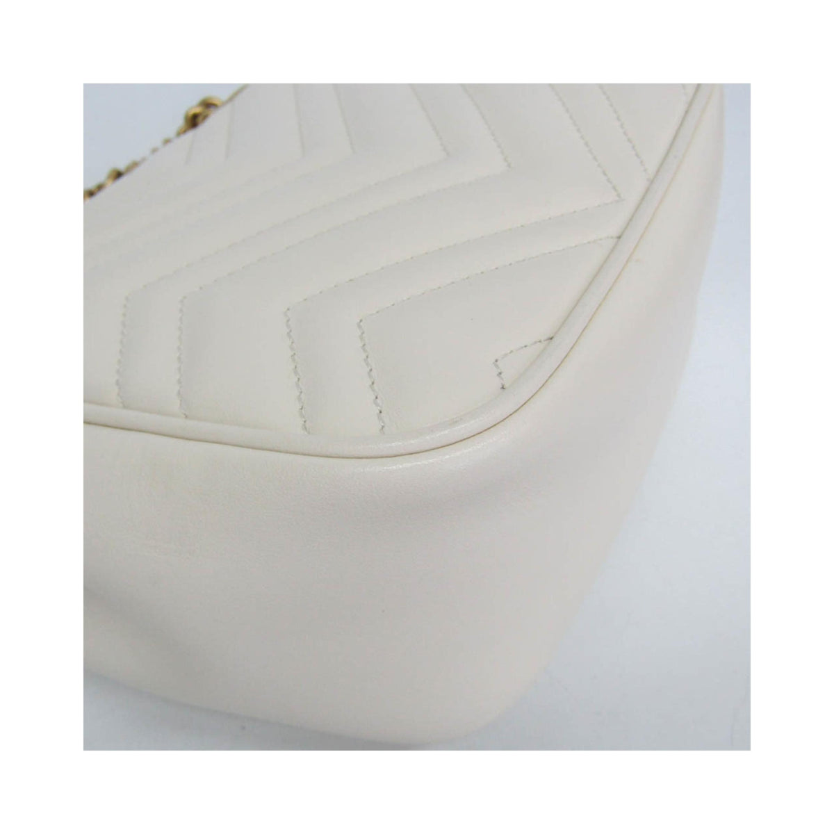 Borsa a spalla Gucci GG Marmont quadrata con patta mini in pelle - Bianco