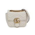 Borsa a spalla Gucci GG Marmont quadrata con patta mini in pelle - Bianco