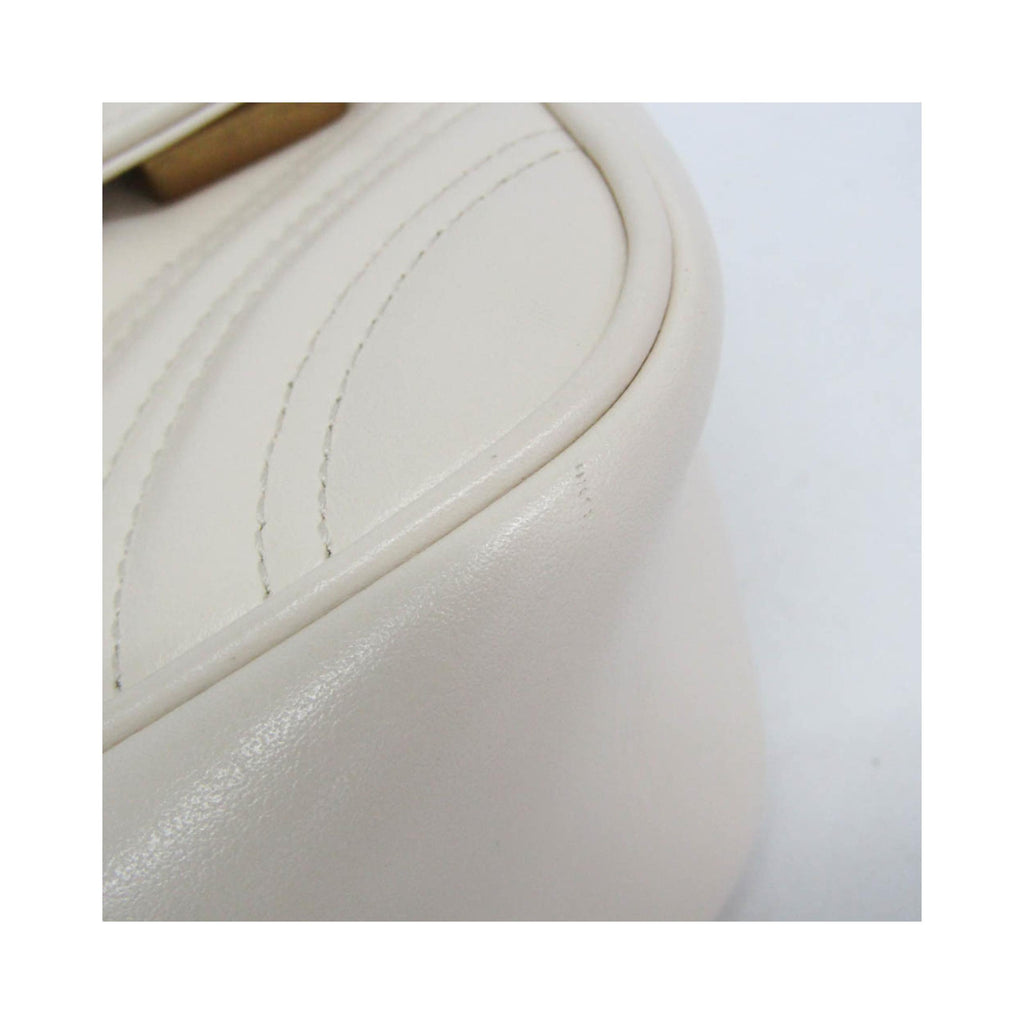 Borsa a spalla Gucci GG Marmont quadrata con patta mini in pelle - Bianco