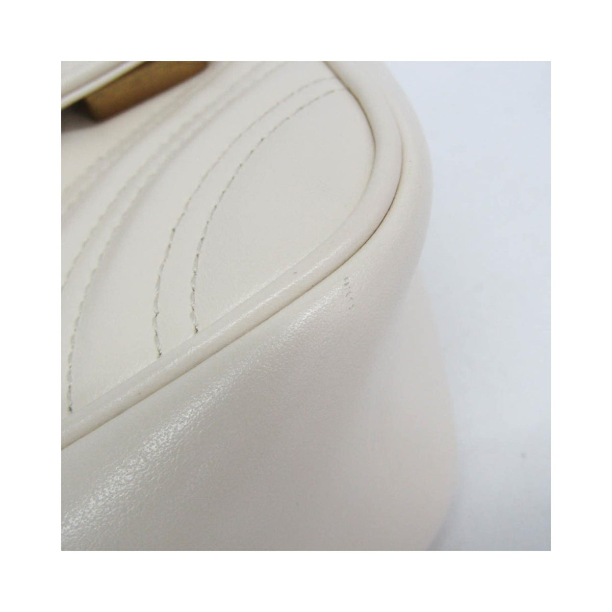 Borsa a spalla Gucci GG Marmont quadrata con patta mini in pelle - Bianco