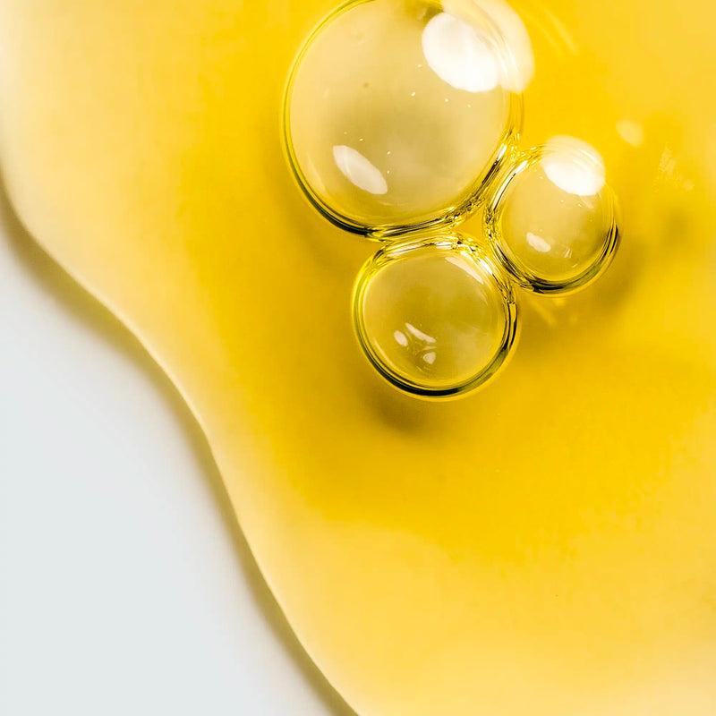 Le duo Lift & WakeUp composé d'une huile de nuit et d'un gua sha en quartz