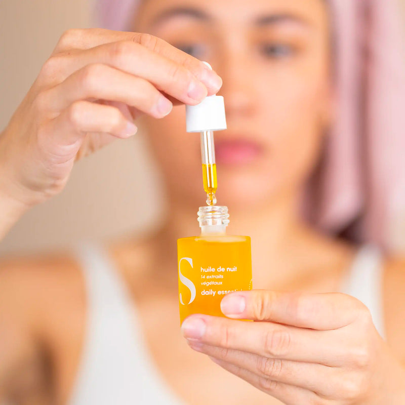 Le duo Lift & WakeUp composé d'une huile de nuit et d'un gua sha en quartz