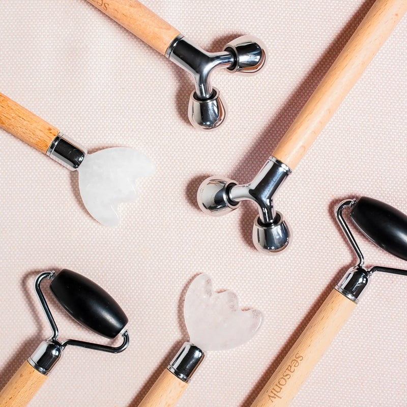 Le roller multi-têtes composé d'un gua sha, d'un roller en obsidienne et d'un boulado.